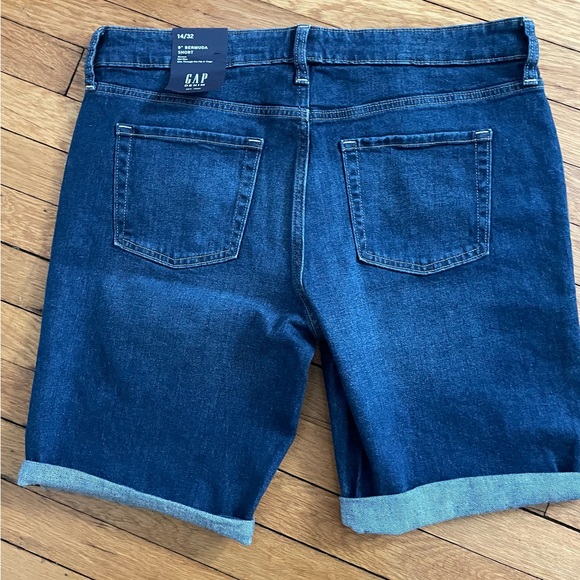 Gap denim 9 inch Bermuda shorts stretch, mid rise slim through the hip and thigh - Picture 3 of 6